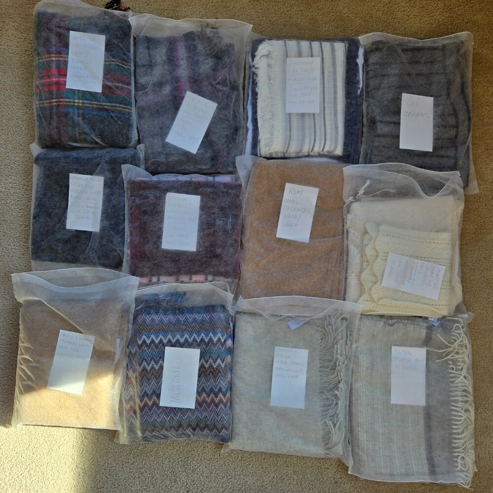 WHOOO'S LOOKING FOR SCARVES? - Picture 4 of 6